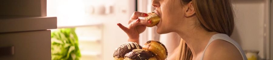 Consumir Alimentos Durante à Noite pode Prejudicar sua Saúde
